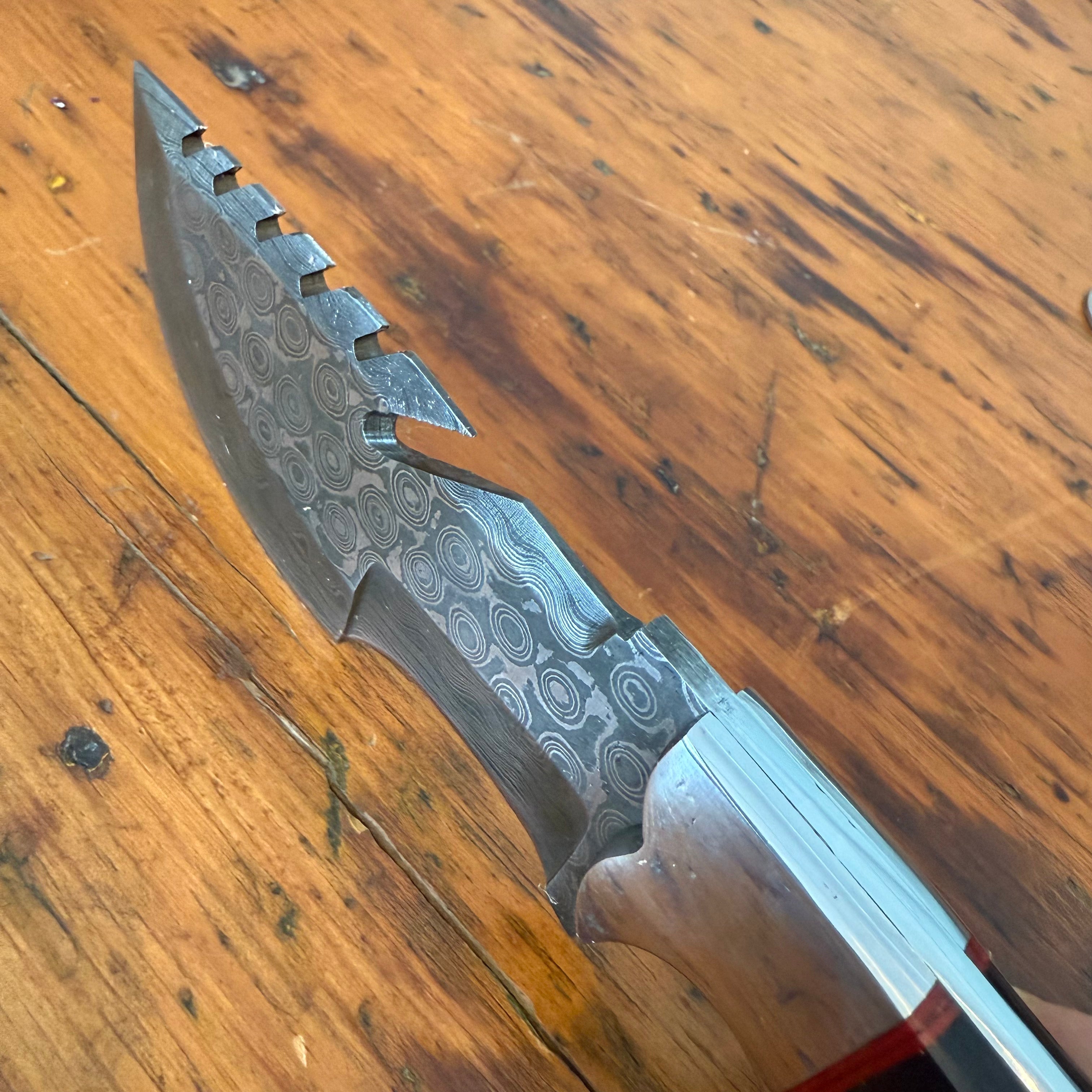 Damascus Tracker Knife- Natural Resin Handle